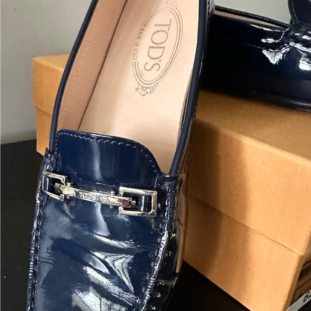 TOD’S Gommino Patent Leather Loafers Navy Blue Size 39 - Excellent Condition box - Picture 5 of 11